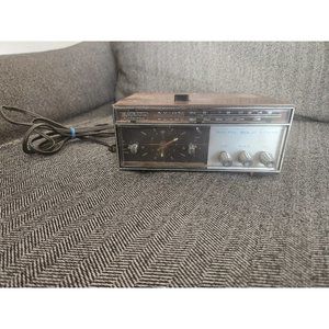 Vintage Longines Symphonette LCR200 Slumber-matic AM/FM Radio